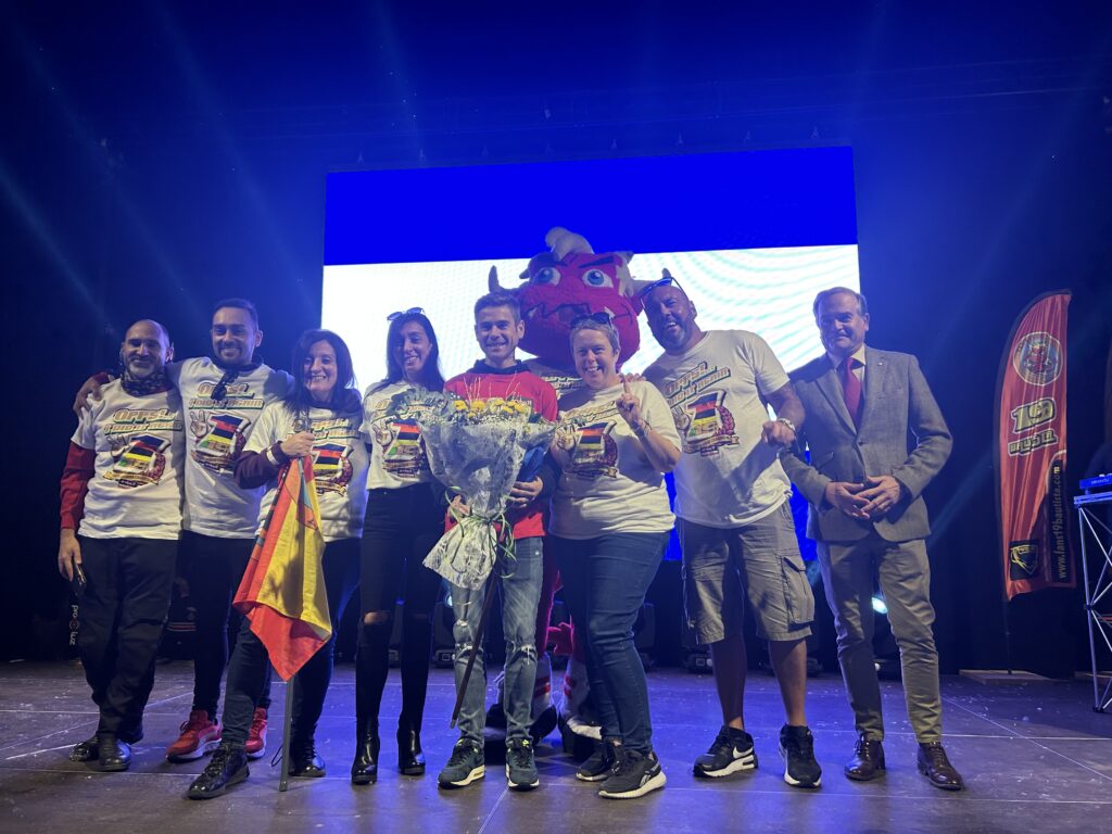 Triunfal homenaje en Talavera: El Bicampeón mundial, Álvaro Bautista, recibe ovación de más de 300 motoristas