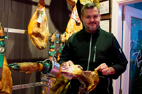 Raúl Pascual: tradición carnicera y compromiso local