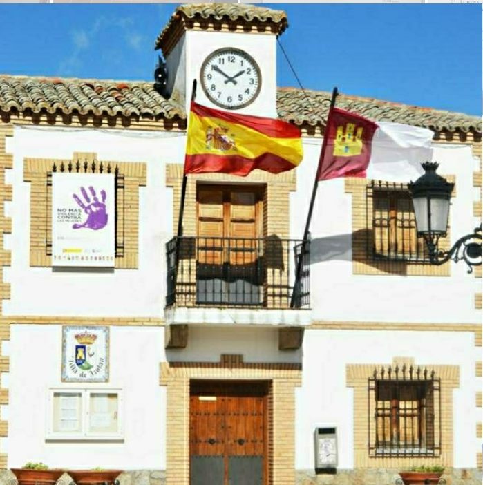 Azután: un viaje en el tiempo a 40 Minutos de Talavera - Foto del ayuntamiento de Azután.