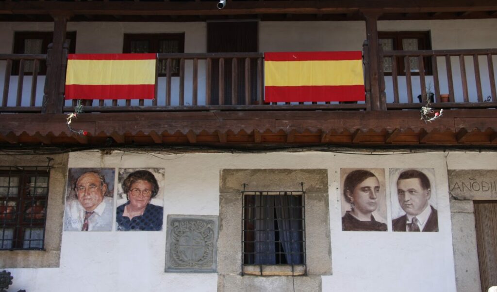 El pueblo de las mil caras (Ayuntamiento del pueblo)