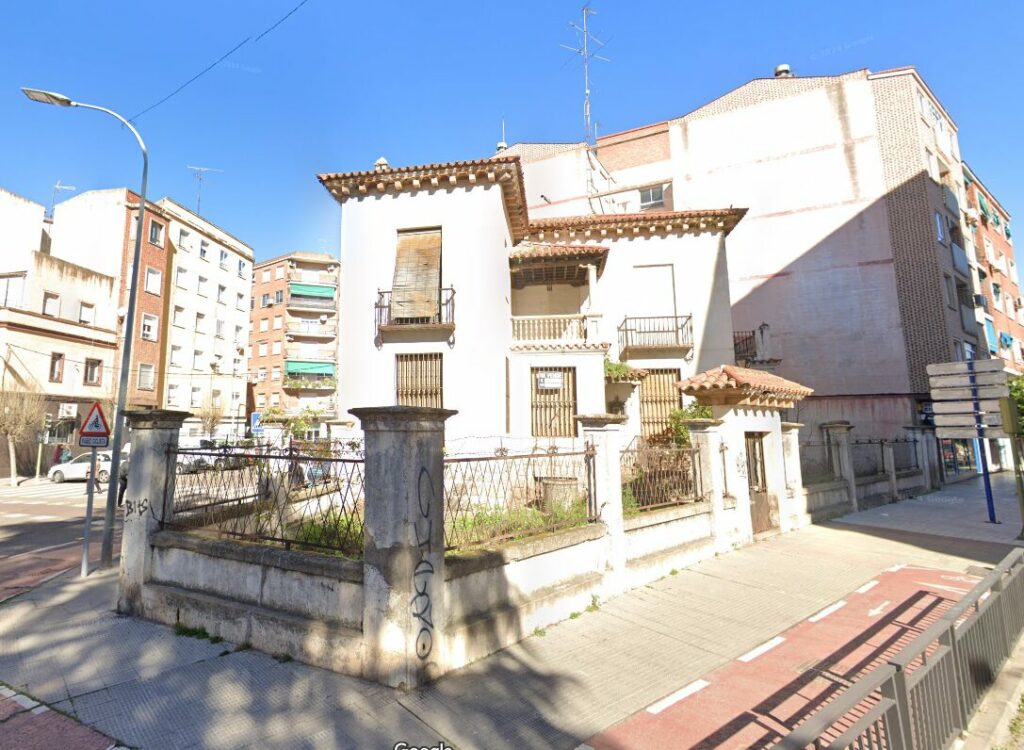 |1| Casa Chalet de la Calle Cervera (Google Maps)