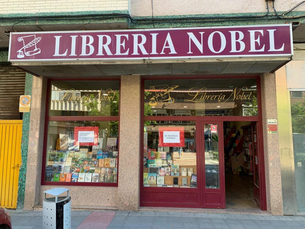 Fin a 35 años de trayectoria al frente de la Librería Nobel