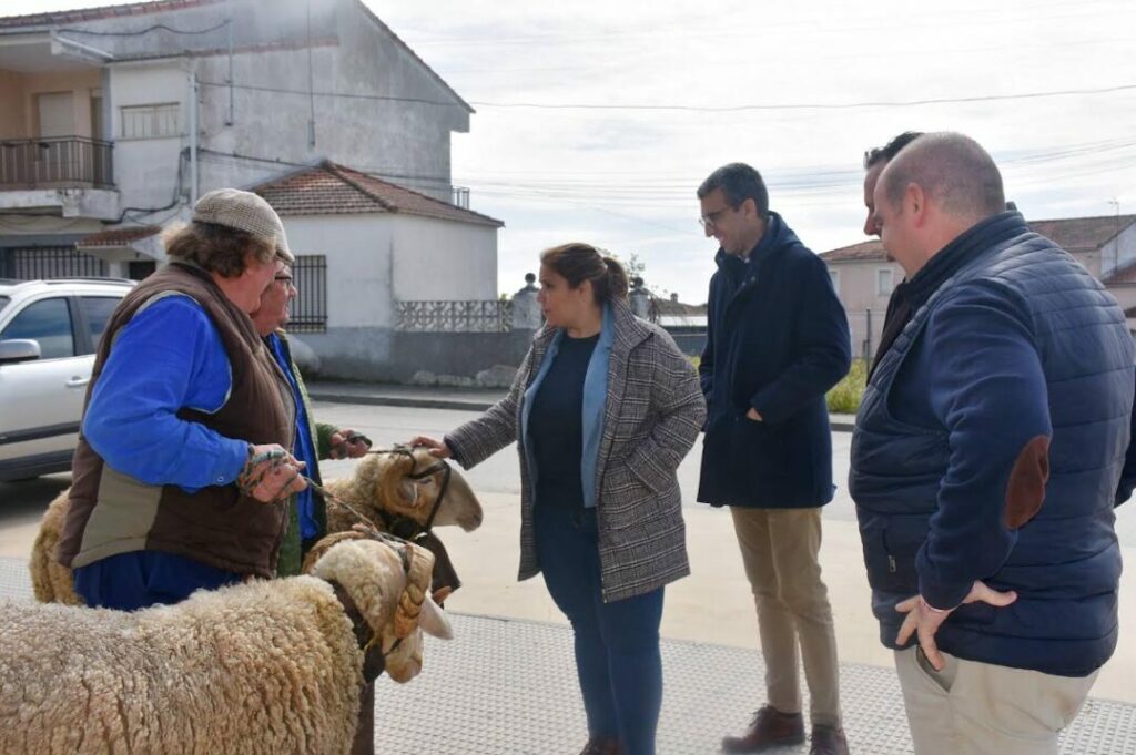 Tita García agradece el esfuerzo de los hermanos Gómez Martín por preservar la tradición del carrito de Las Mondas