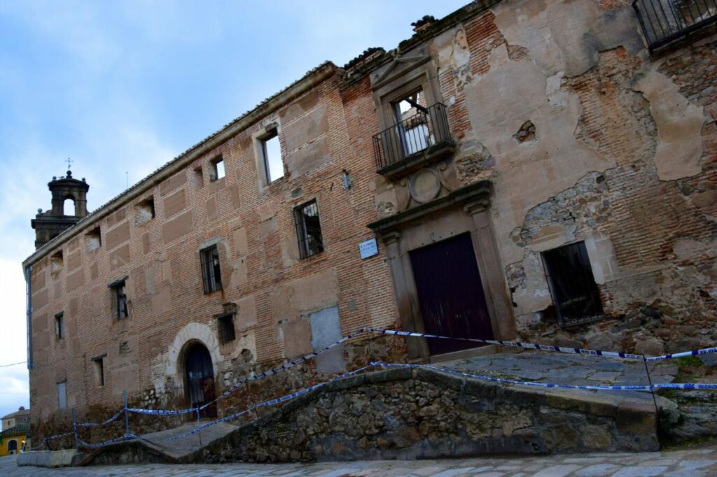 Derrumbe de un edificio histórico en Oropesa a dos días del comienzo de las Jornadas Medievales