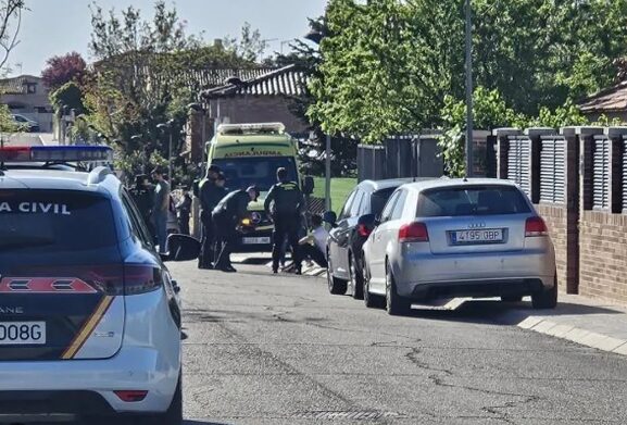 Acuden por un incendio y encuentran los cadáveres de tres personas con signos de violencia