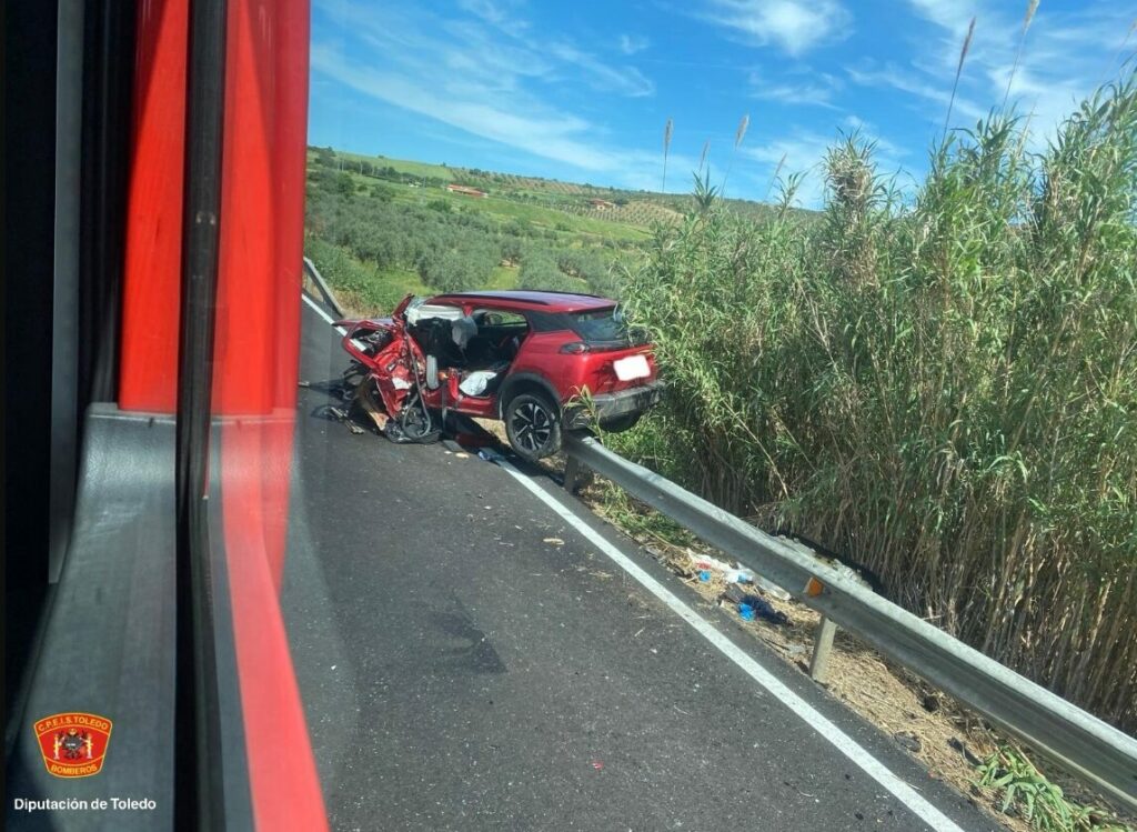 Dos personas rescatadas y trasladadas al Hospital de Talavera tras una colisión frontal en Belvís de la Jara