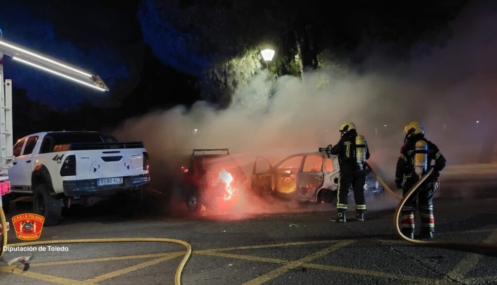 Espectacular incendio de vehículos en Talavera