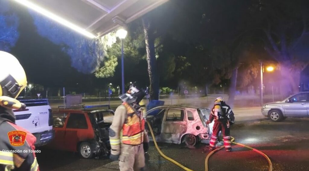 Espectacular incendio de vehículos en Talavera