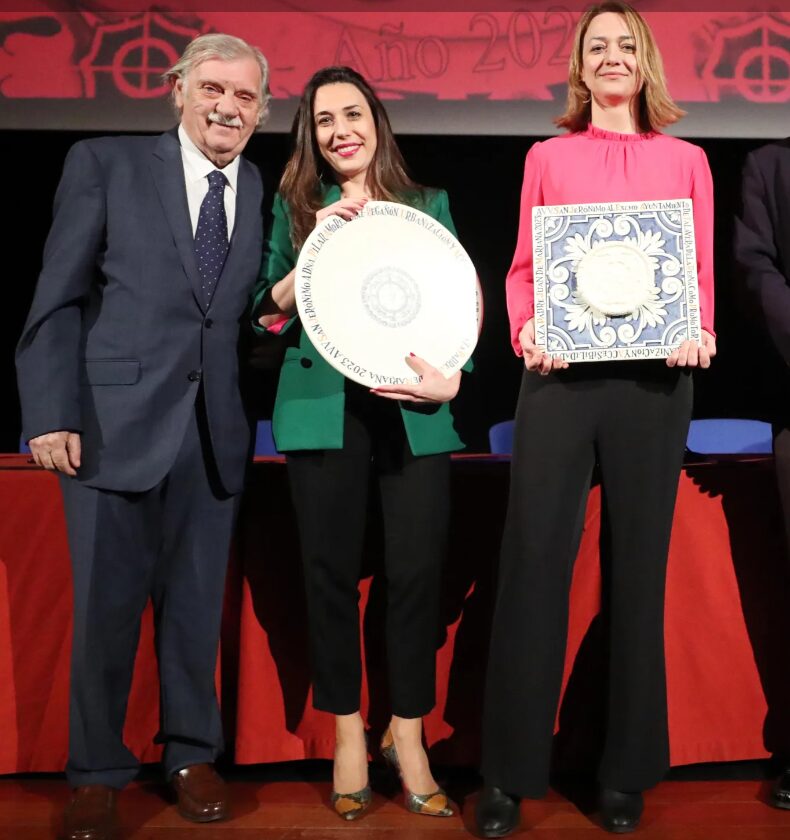 A.VV. de San Jerónimo premia la rehabilitación de una casa histórica en Mesones y al Ayuntamiento