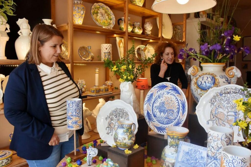 Tita García pone en valor la importancia de la artesanía y la gastronomía talaveranas en Las Mondas