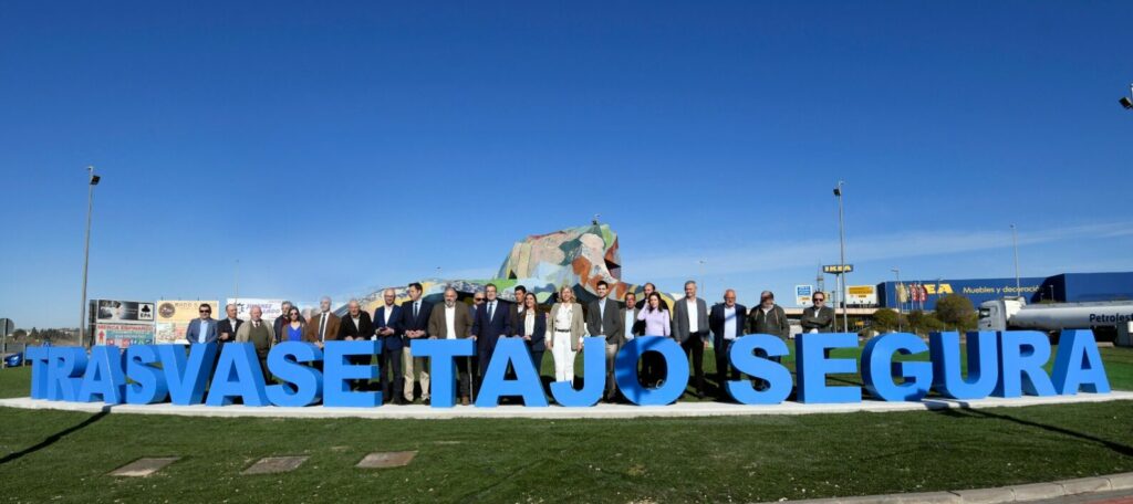 "Cutres", "chorrada", "y encima cachondeo...": la rotonda dedicada al Trasvase Tajo-Segura en Murcia que 'enciende' a Castilla-la Mancha