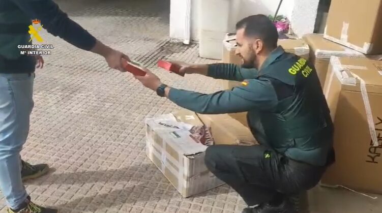 La Guardia Civil comienza una operación contra el narcotráfico y se encuentran con otra mercancía inesperada