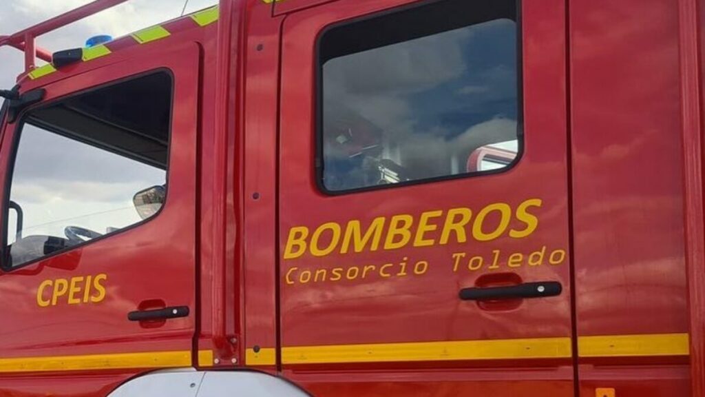 Dos jóvenes fallecen en un incendio y otro vecino resulta intoxicado al ir a socorrerlos