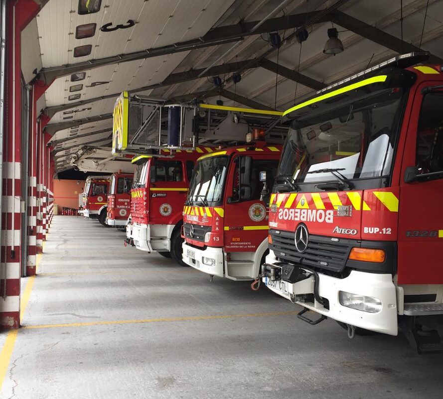 Un incendio en una nave de Pepino deja un afectado por humo (Foto de las redes sociales de los bomberos)