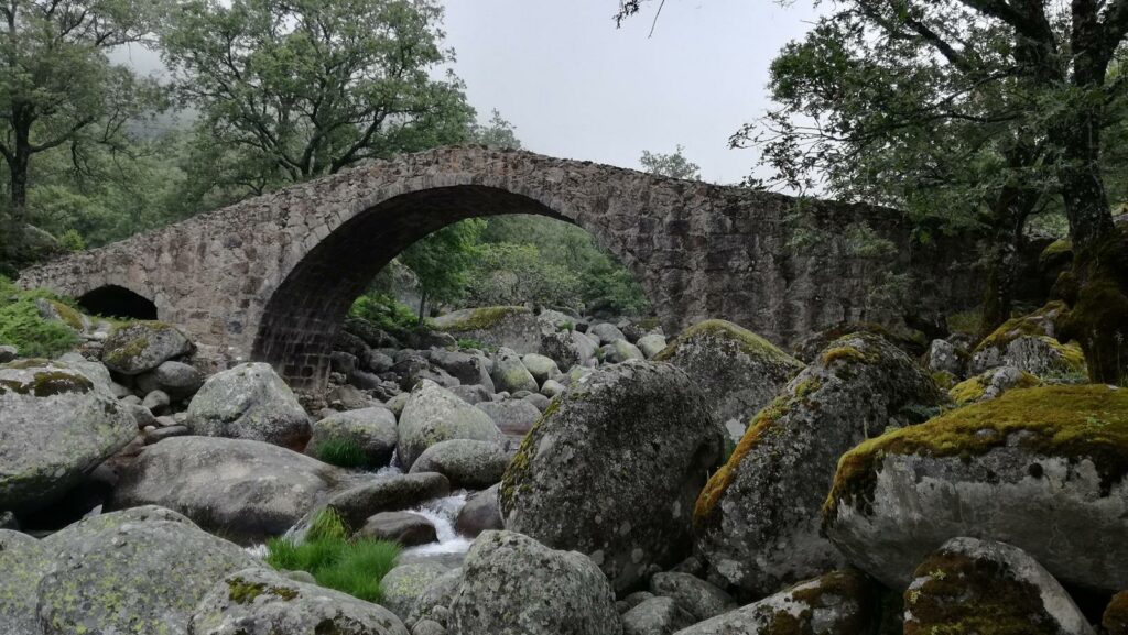 Aventura circular en Candeleda: naturaleza, historia y emoción