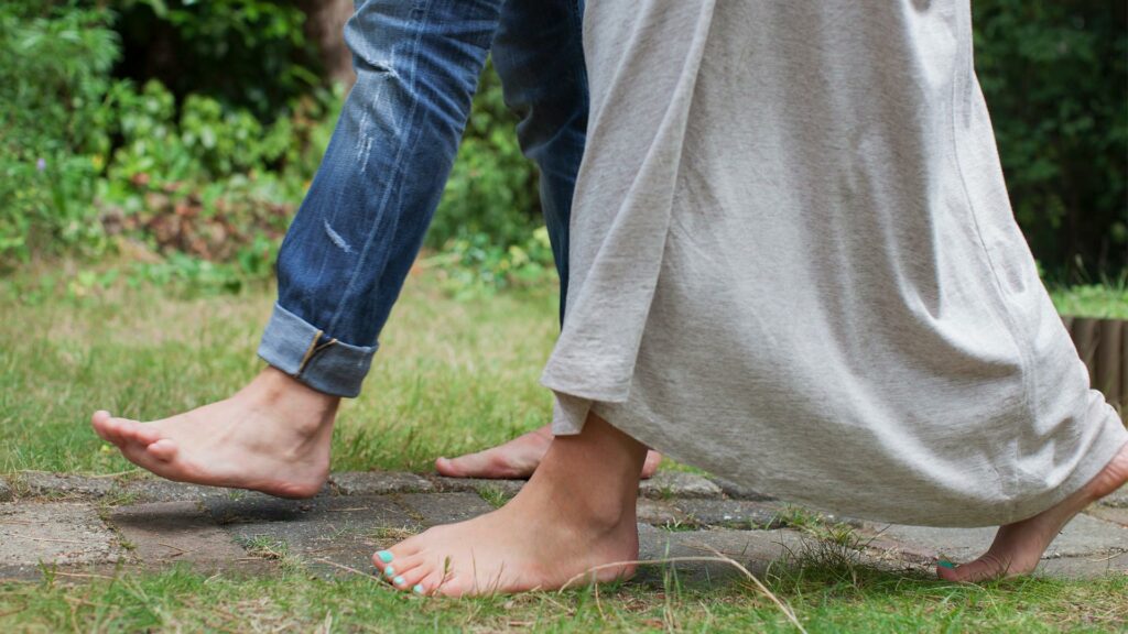 ¿Es curativo andar descalzo? Lo que dice la ciencia