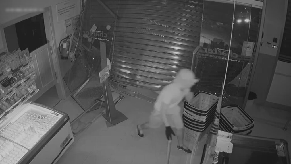 Cuatro detenidos por robos violentos en comercios