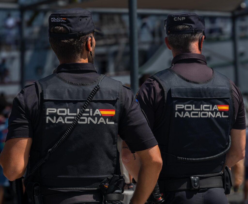 Detenidos tres hombres por estafar más de 200.000 € haciéndose pasar por una empresa cárnica