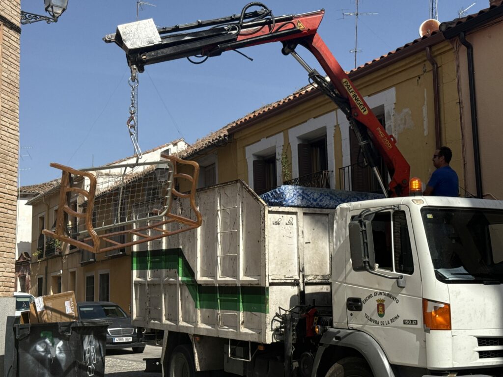 Talavera recoge casi 140 toneladas de muebles y enseres