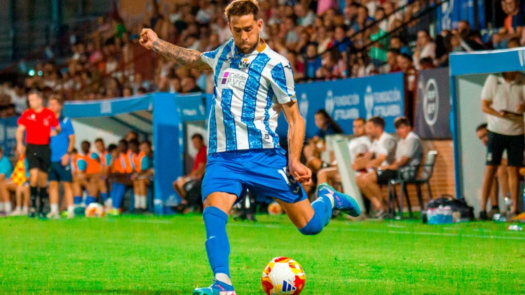 El Prado se viste de fútbol: CF Talavera VS Linares