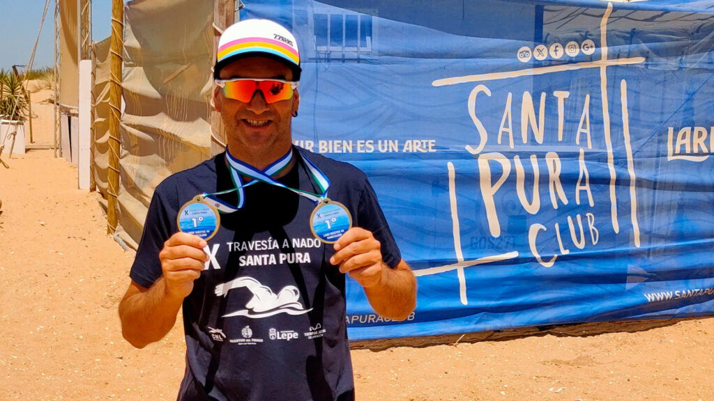 Rubén Gutiérrez deslumbra en la X Travesía a Nado de Santa Pura