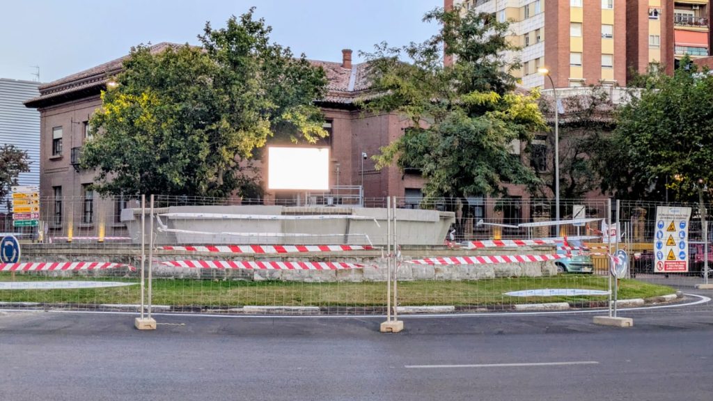 La paralización de las obras en la fuente de Plaza de España