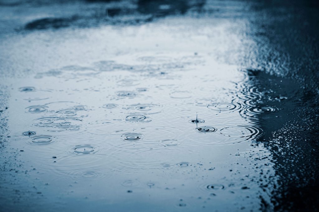 Paraguas en mano y temperaturas suaves