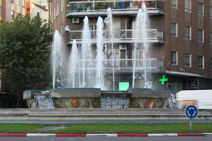 Comienzan las obras en la fuente de la Plaza de España