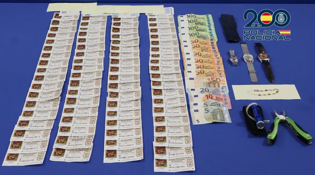 Detenido un hombre por nueve robos en viviendas: escalaba por patios interiores