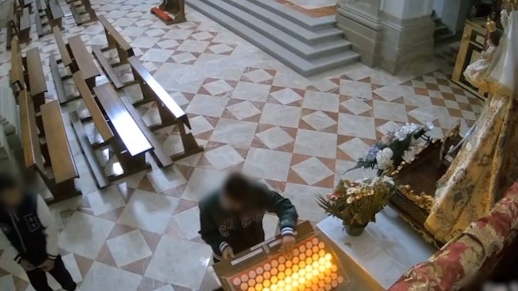 La Guardia Civil detiene a dos hermanos por un robo en la iglesia de Puente del Arzobispo