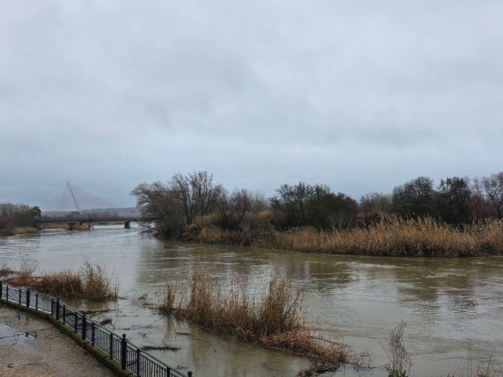 El Tajo supera el umbral naranja en Talavera de la Reina
