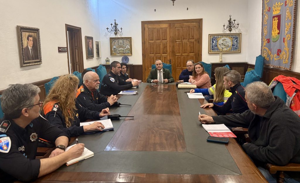 El Alcalde activa el CECOPAL y habilita el polideportivo JAJE ante las inundaciones