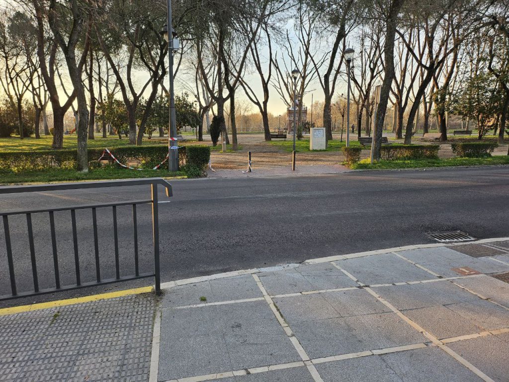 Ronda del Cañillo sin pasos de cebra a la vista