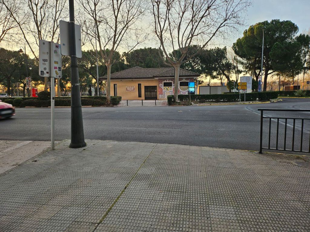 Ronda del Cañillo sin pasos de cebra a la vista