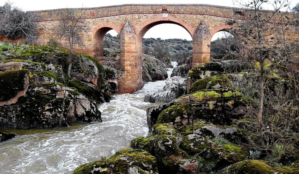 Esparvel celebra la retirada de la vía ferrata y las tirolinas en la Cerrada del Pusa
