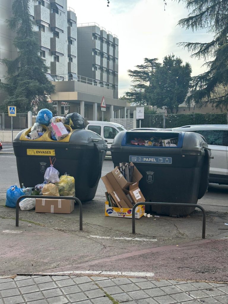 PSOE Talavera: La basura se le acumula a José Julián Gregorio