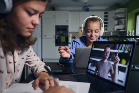 Ni carrera universitaria ni experiencia previa: la oposición que abre las puertas de la Justicia con el título de bachillerato