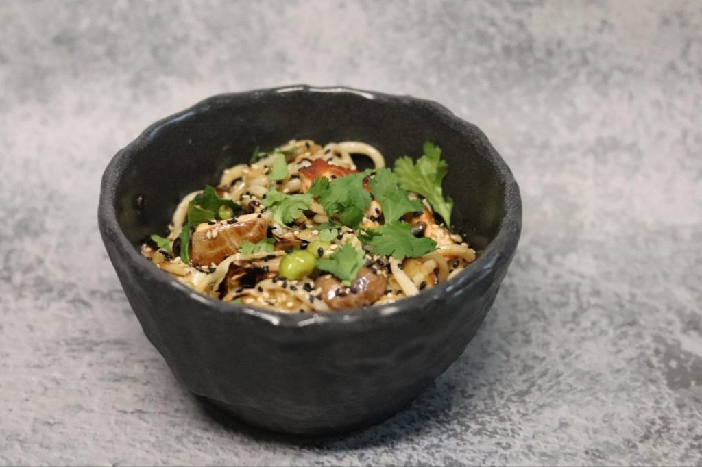 Casco Viejo, Bar & Kitchen: Tallarines Thai con Salmón