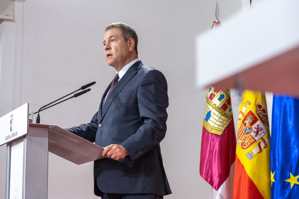 García-Page exige una financiación autonómica justa y plantea un gran pacto estatal para garantizar la sanidad pública