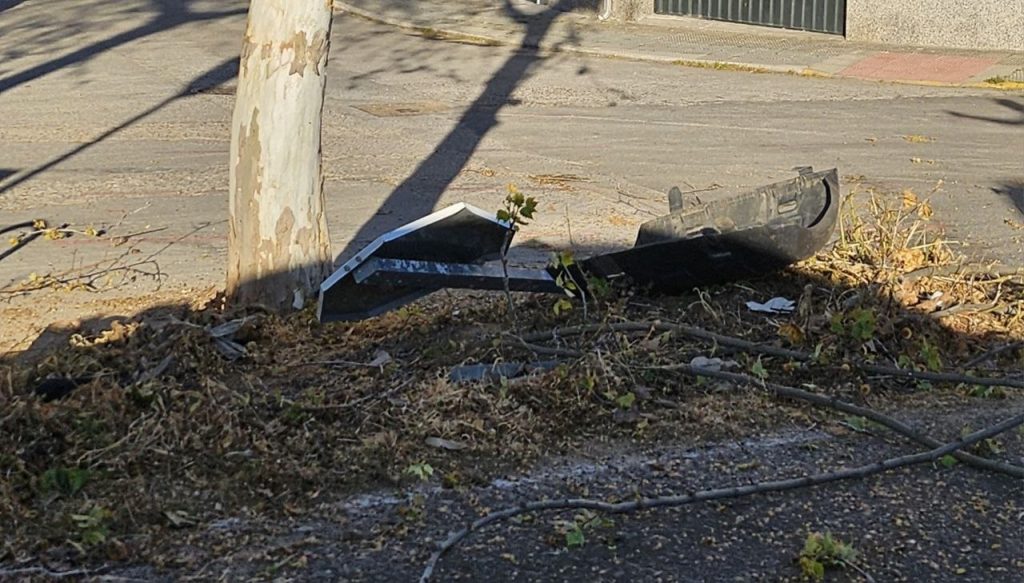 Un camión provoca daños en Talavera la Nueva y se da a la fuga