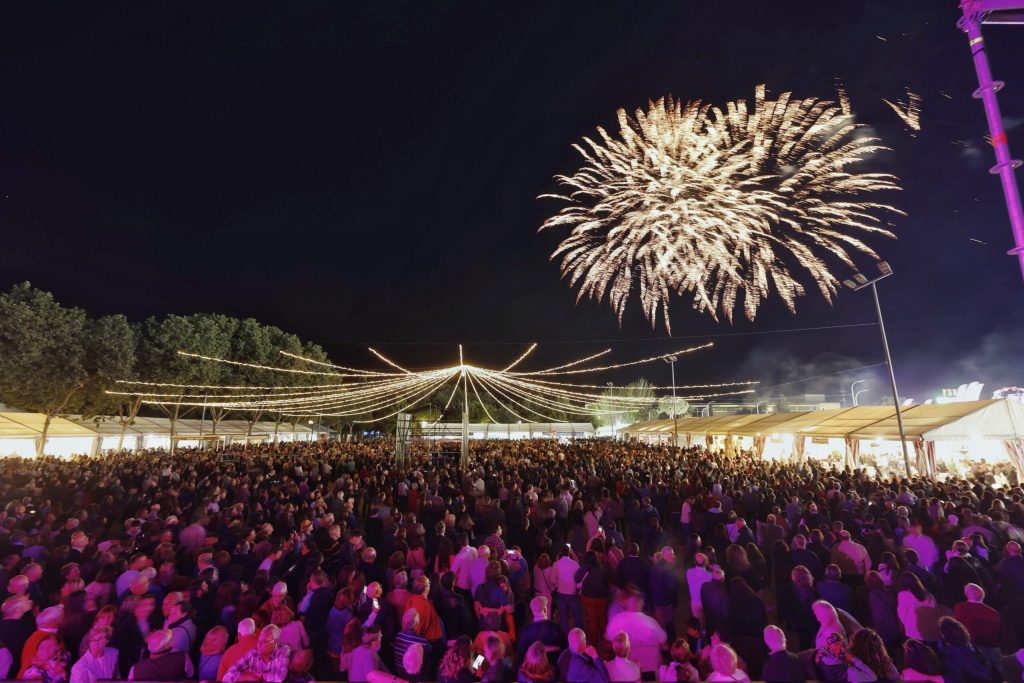 Programación del jueves de Ferias en Talavera: pregón, alumbrado, Chanel y música urbana
