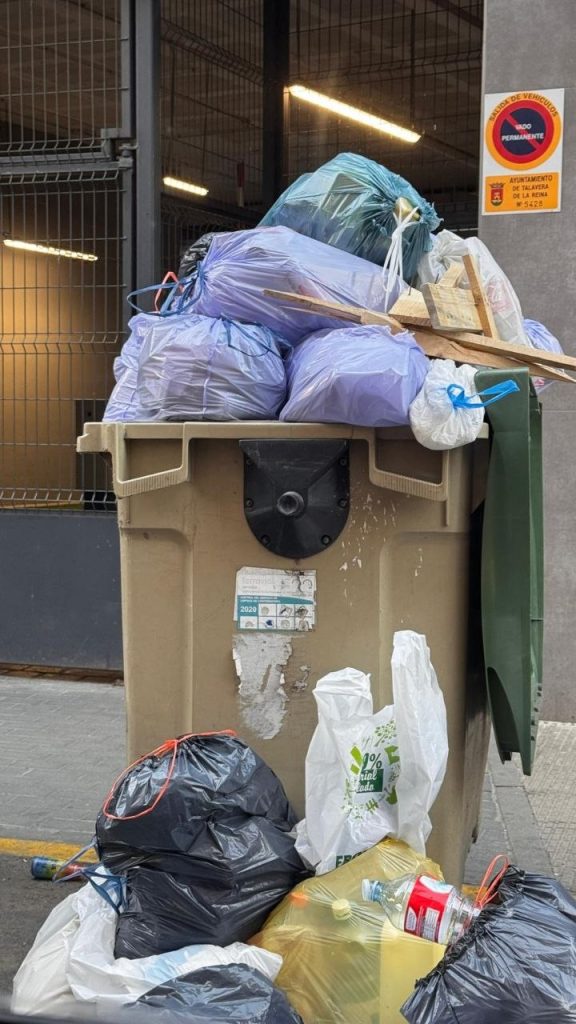 Talavera amanece entre calor y basura acumulada en el Paseo Muelle