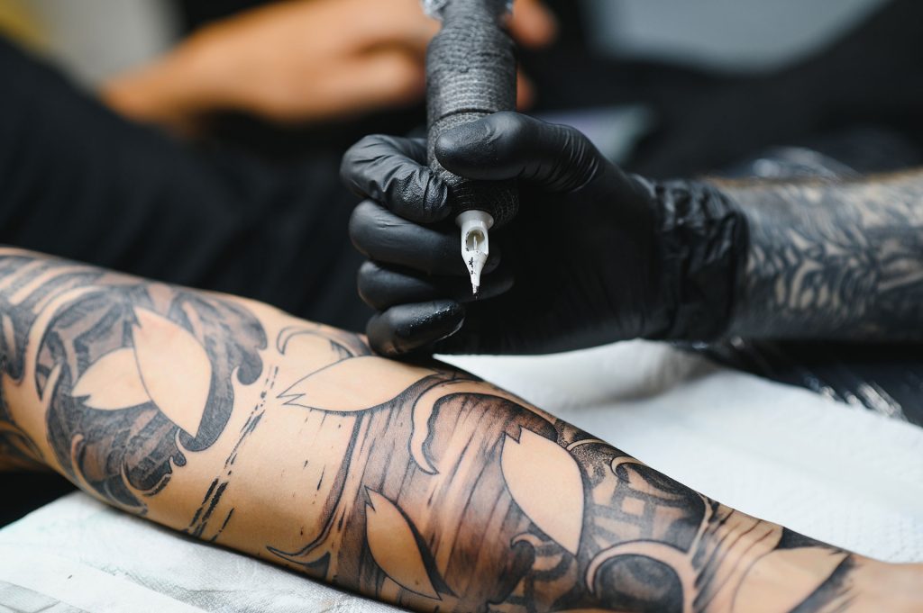 Las 5 mejores academias y cursos de tatuajes en Madrid para formarte profesionalmente