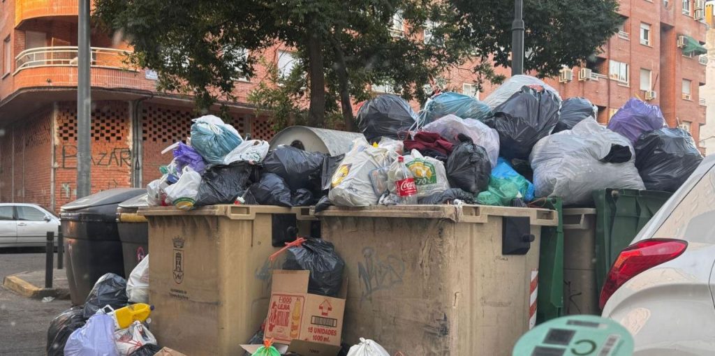 Talavera amanece entre calor y basura acumulada en el Paseo Muelle
