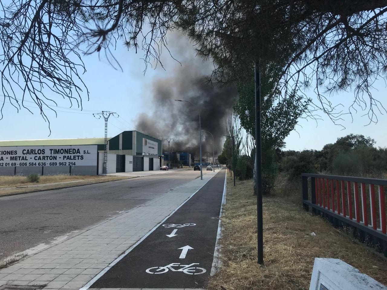 Incendio en una nave del polígono Torrehierro de Talavera