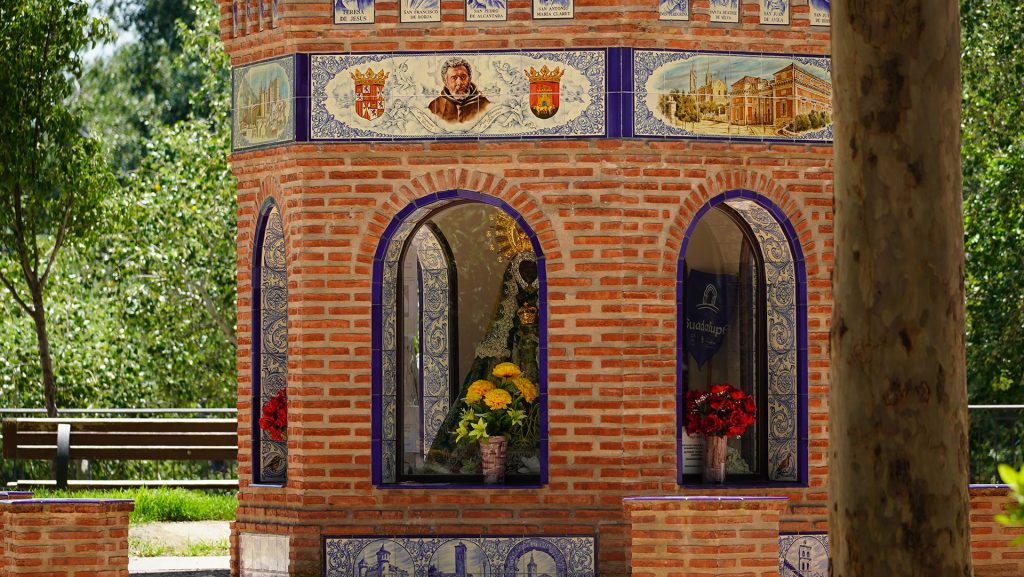 Desaparecen flores en la capilla de la virgen de Guadalupe en Talavera