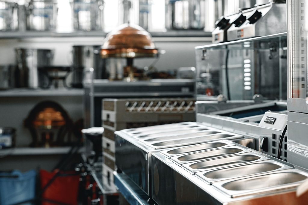 Equipamiento Hostelero Imprescindible: El Checklist que Todo Profesional Debería Tener