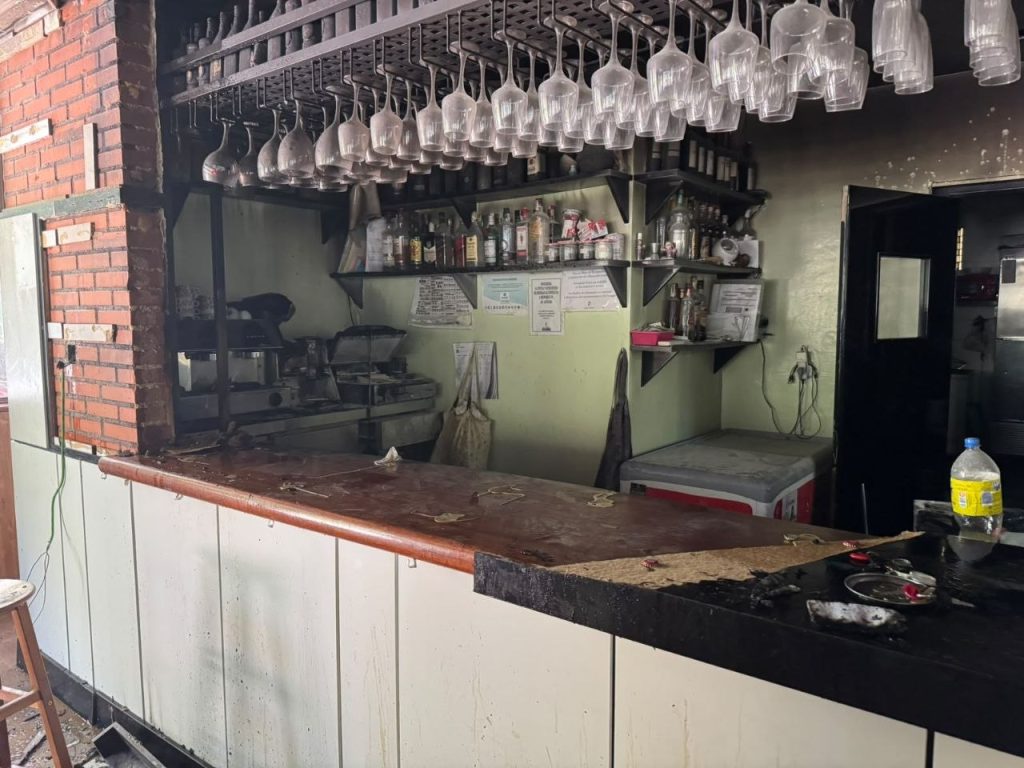 El restaurante KOI sufrió importantes daños tras declararse un incendio en sus instalaciones