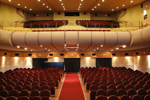El Teatro Palenque sigue sin aire acondicionado ante la llegada graduaciones