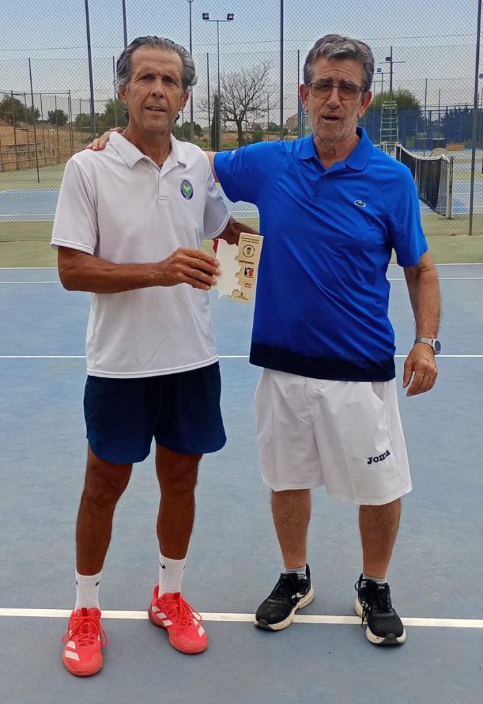 Alberto Soria conquista el Campeonato Regional de Tenis +45 y demuestra que el talento no entiende de edad